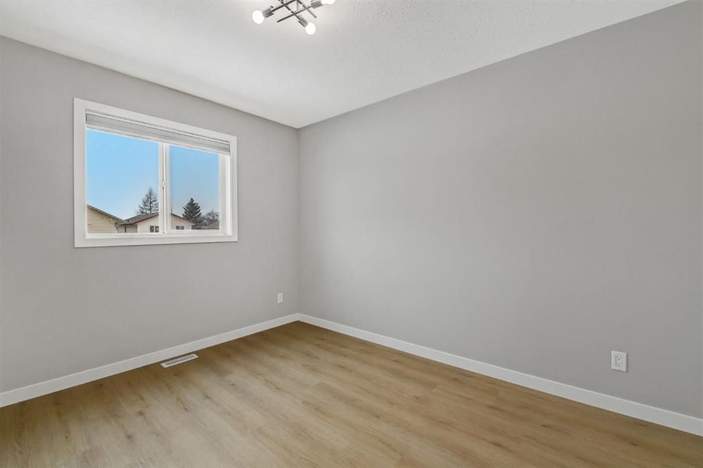 6222 90A Street  - Photo 16