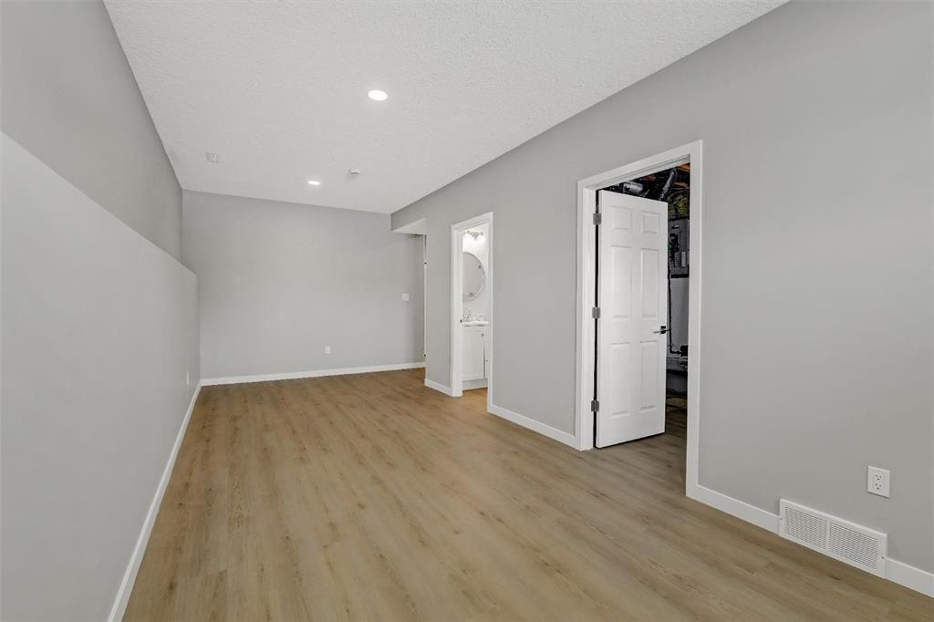 6222 90A Street  - Photo 23