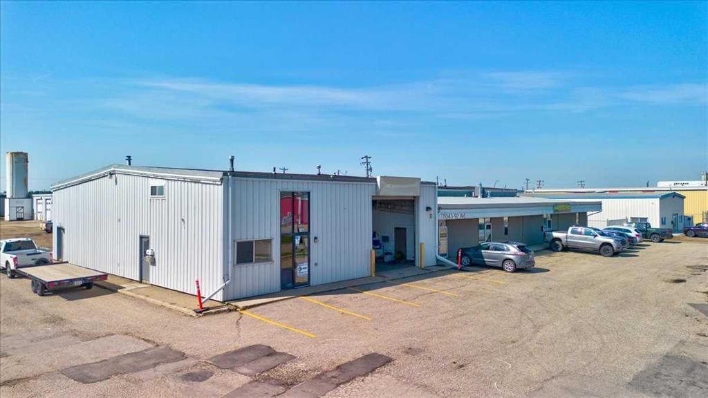 11037/43 92 Avenue  - Photo 2