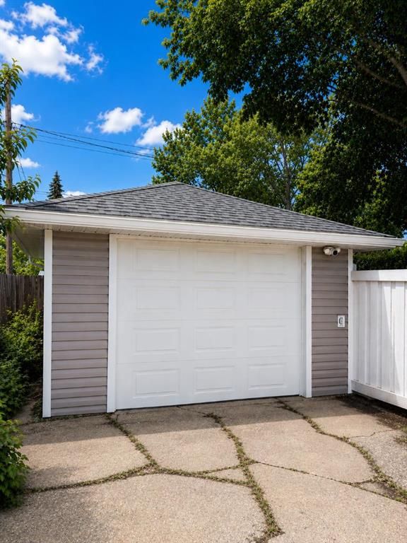 10124 110 Avenue  - Photo 3