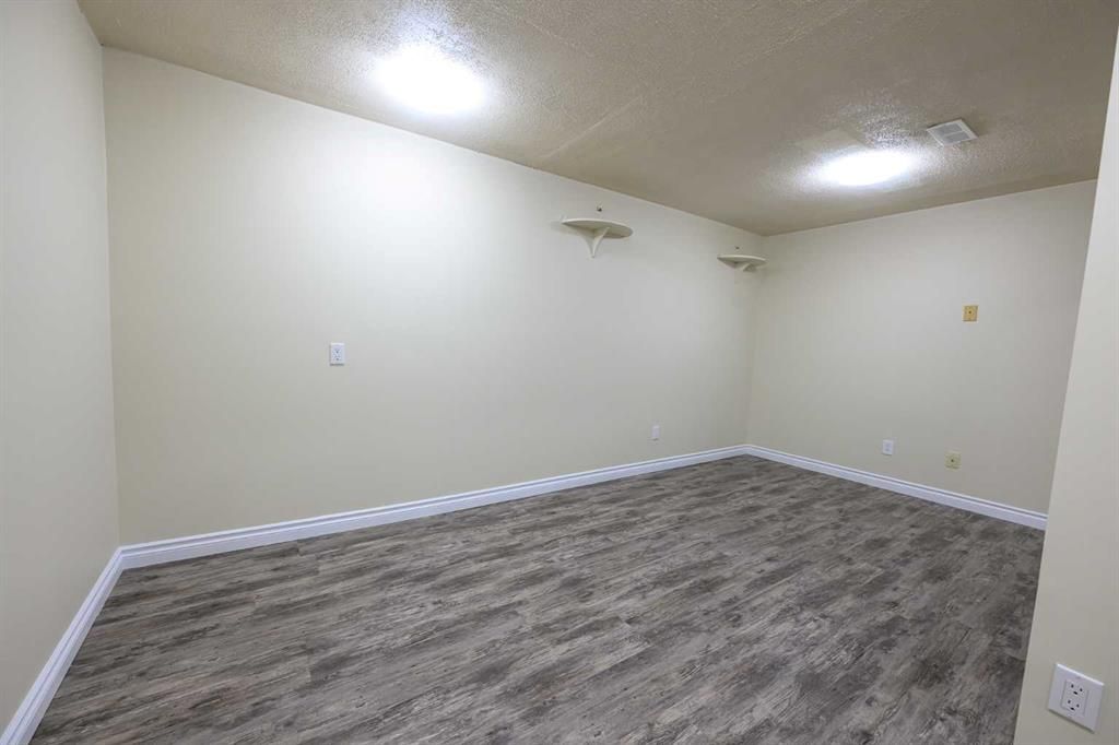 11421 96B Street  - Photo 25