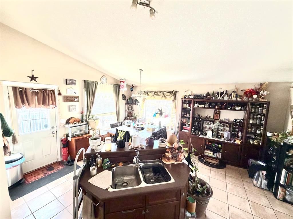 8821 Lakeland Drive  - Photo 10