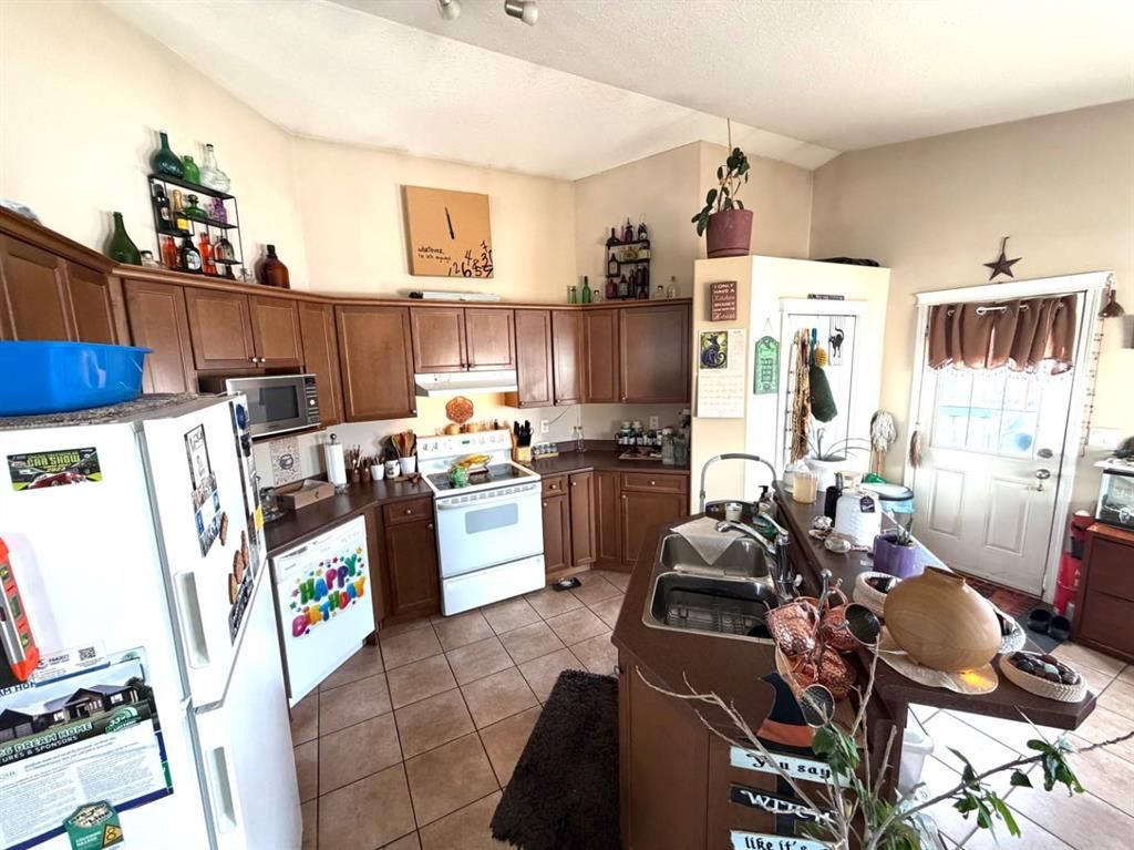 8821 Lakeland Drive  - Photo 9