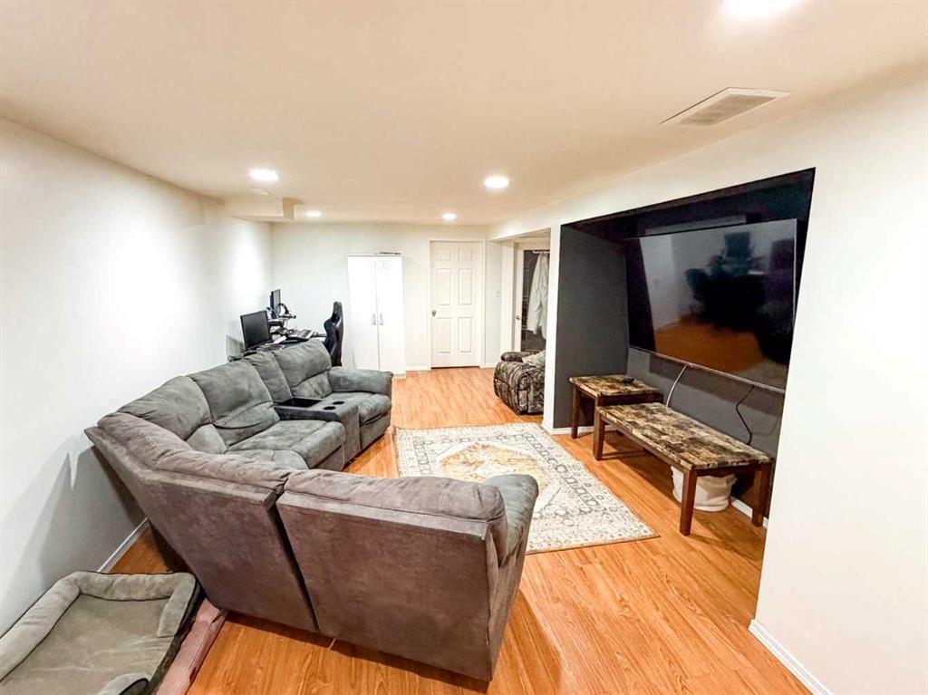 8218 Mission Heights Drive  - Photo 15