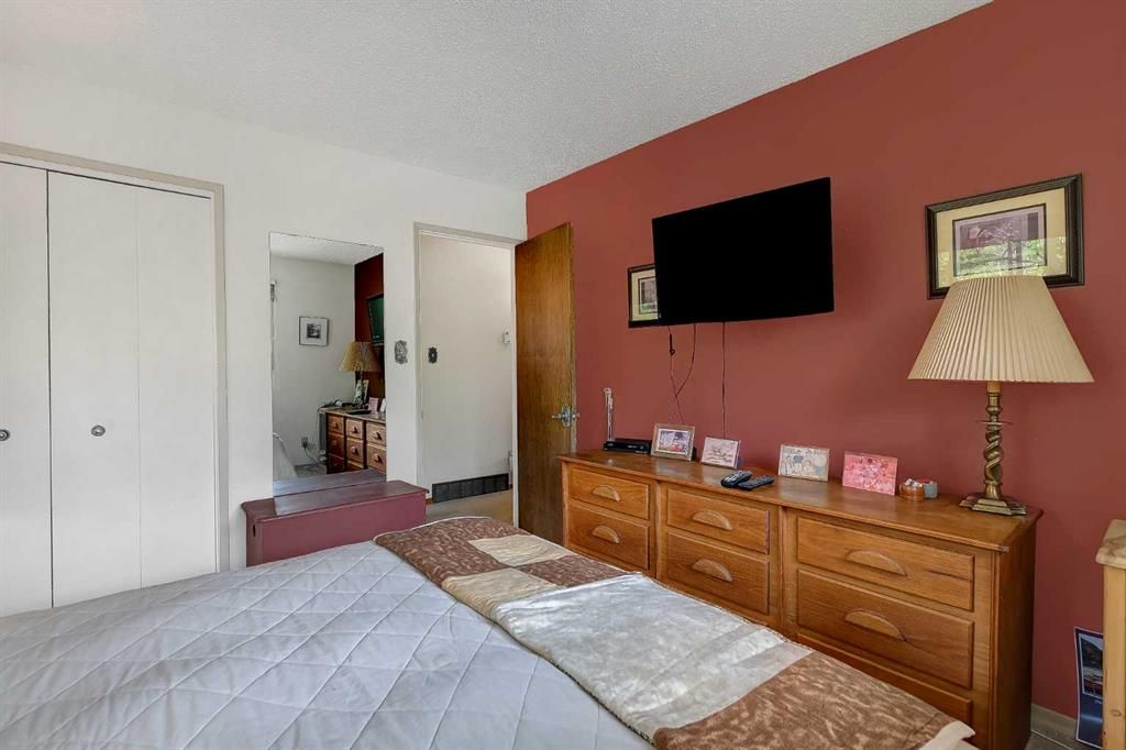710 8th Avenue W - Photo 13
