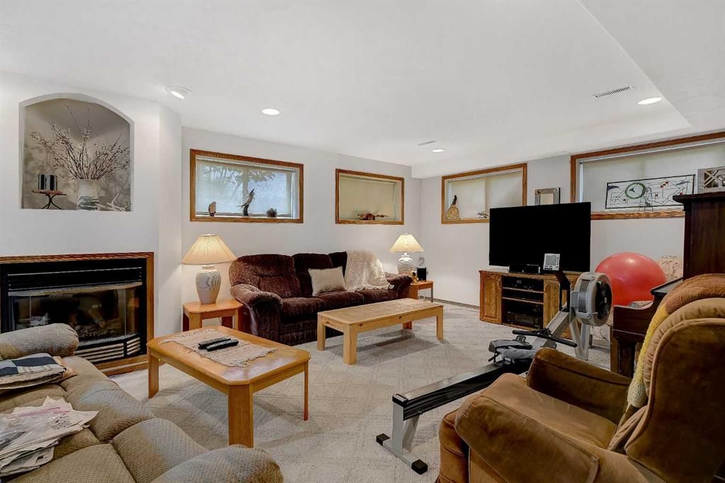 710 8th Avenue W - Photo 21
