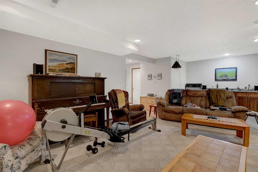 710 8th Avenue W - Photo 22