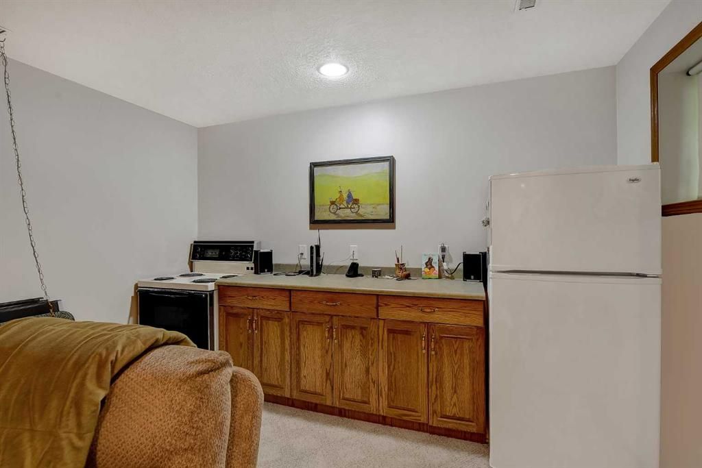 710 8th Avenue W - Photo 23