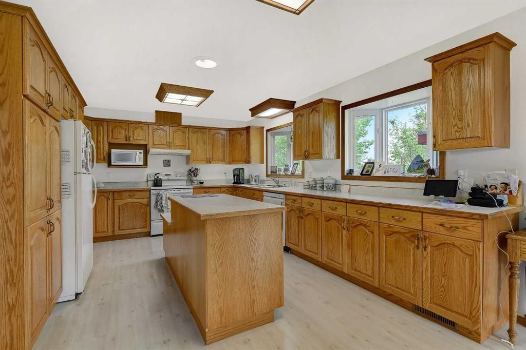 710 8th Avenue W - Photo 4