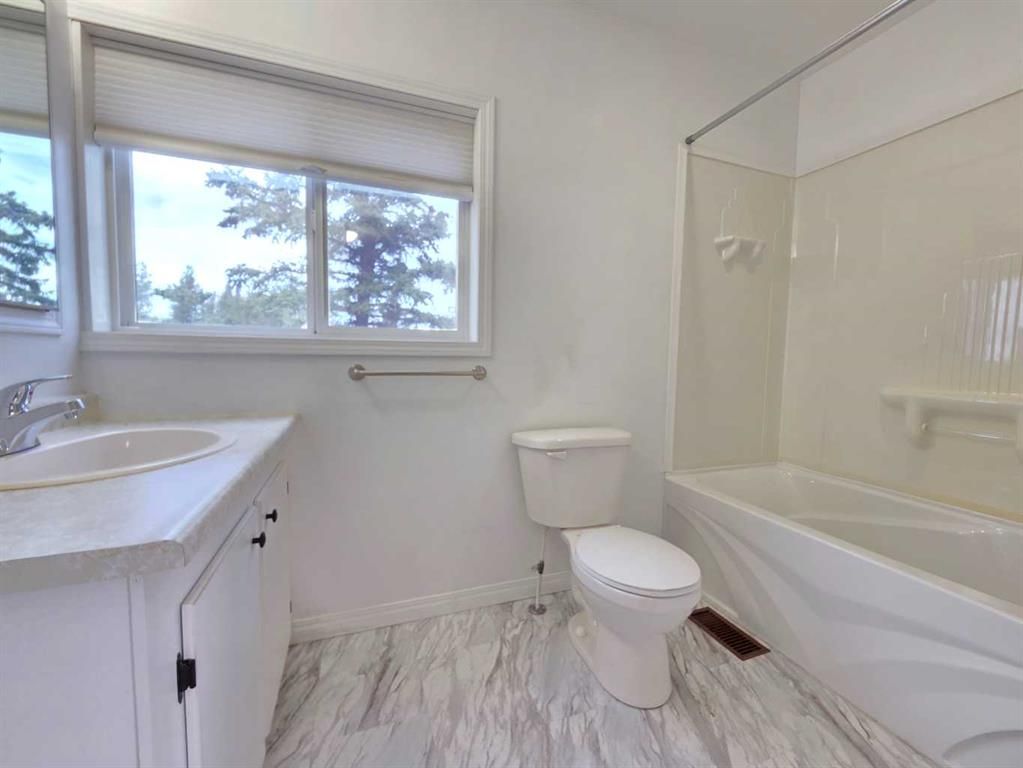 10215 99 Avenue  - Photo 29