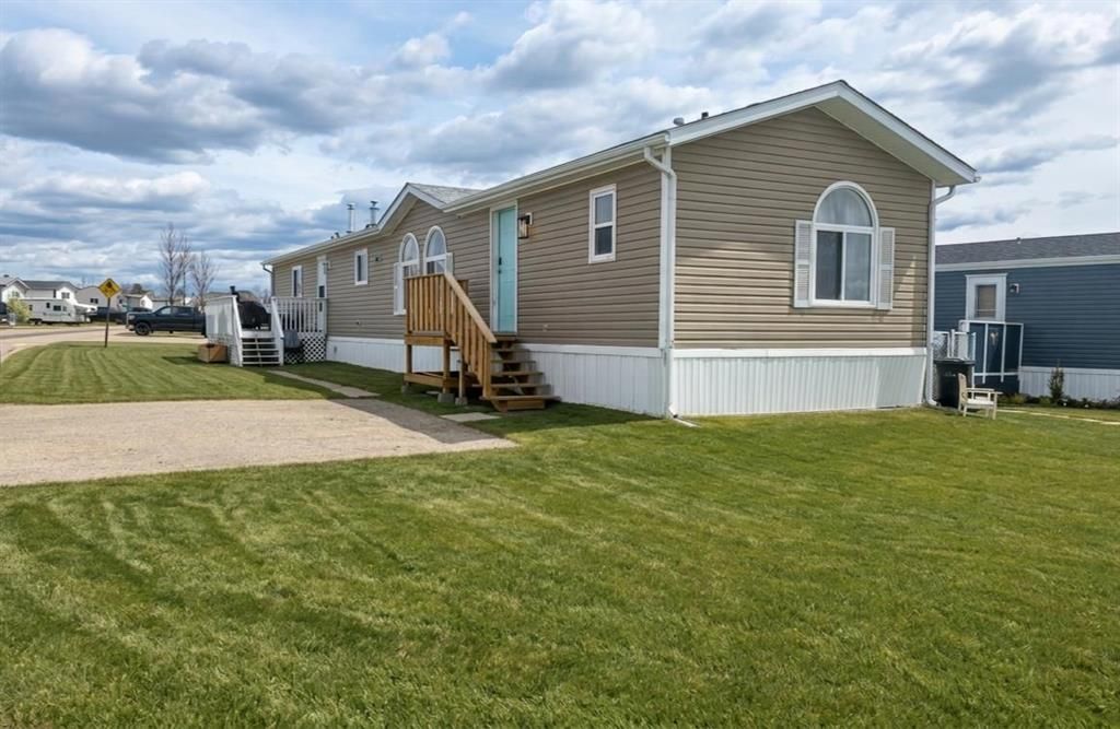 142 Clark Crescent  - Photo 2