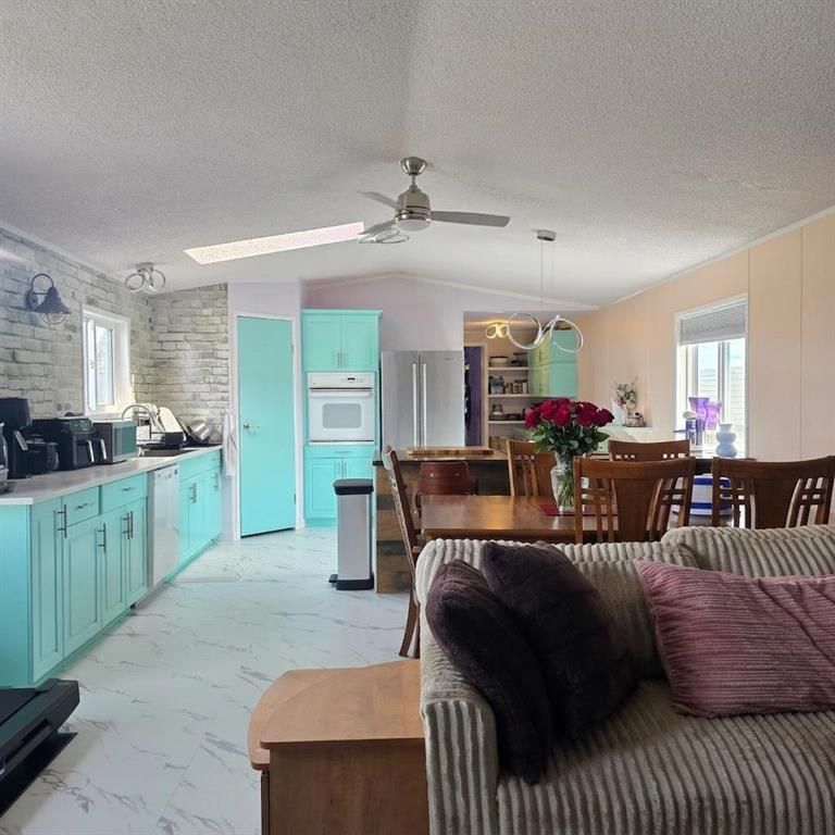 142 Clark Crescent  - Photo 8