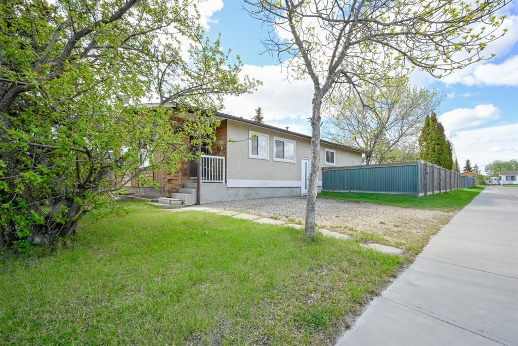 9433 121 Avenue  - Photo 3