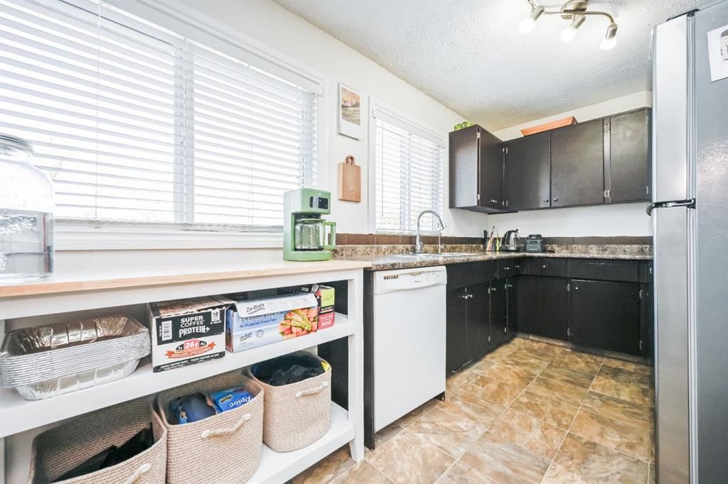 9433 121 Avenue  - Photo 6