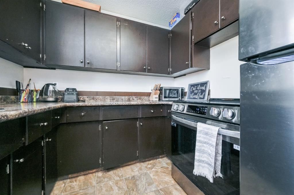 9433 121 Avenue  - Photo 8