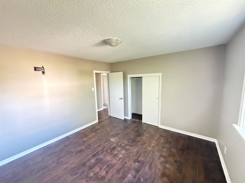 9657 Hillcrest Drive  - Photo 10