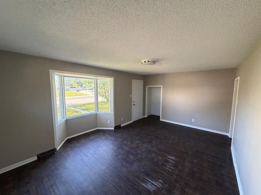 9657 Hillcrest Drive  - Photo 12