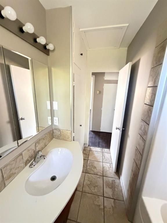 9657 Hillcrest Drive  - Photo 13