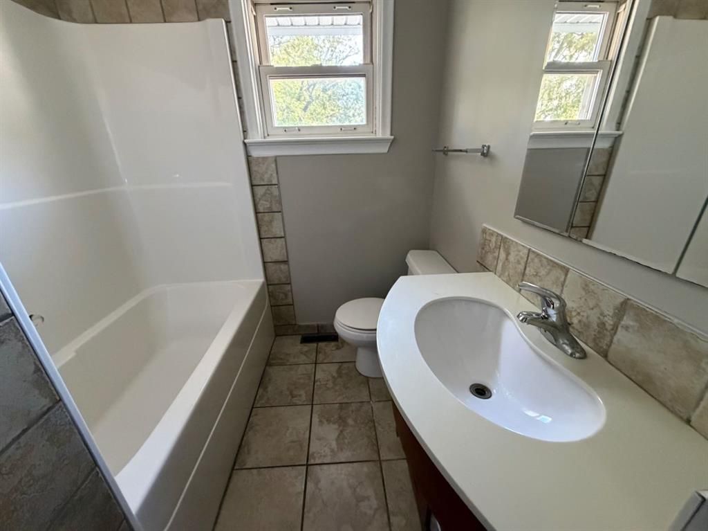 9657 Hillcrest Drive  - Photo 14