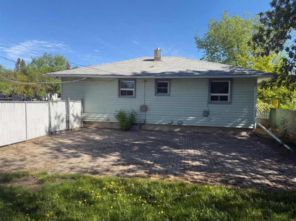 9657 Hillcrest Drive  - Photo 5