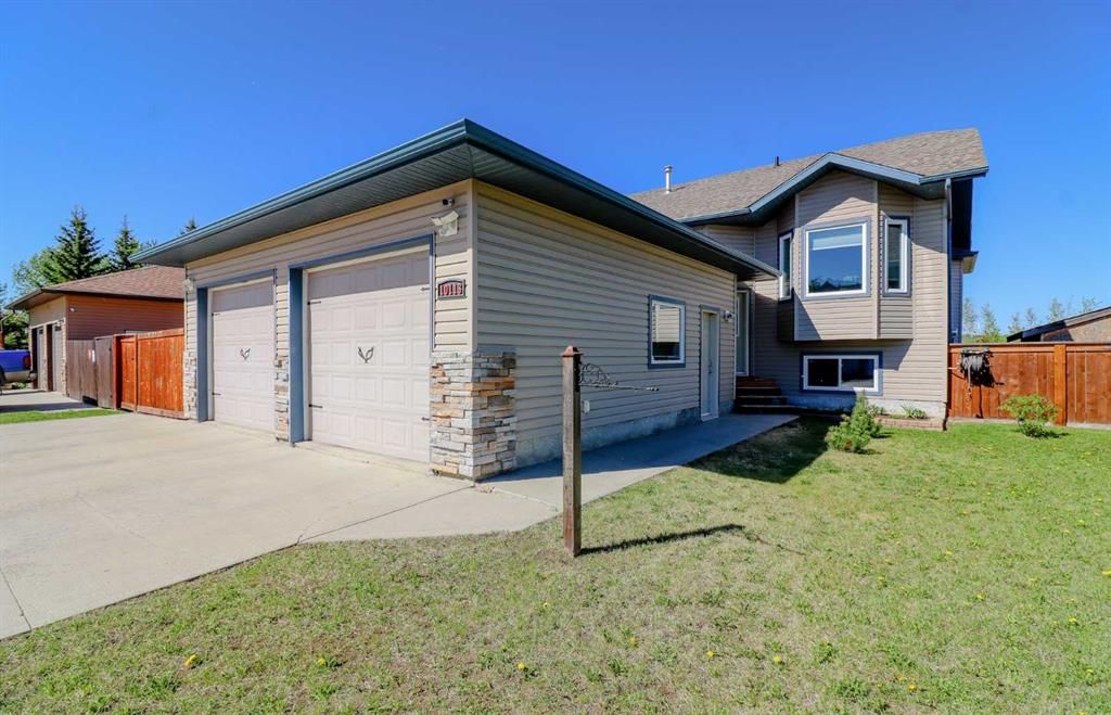 10113 93 Street   - Photo 1
