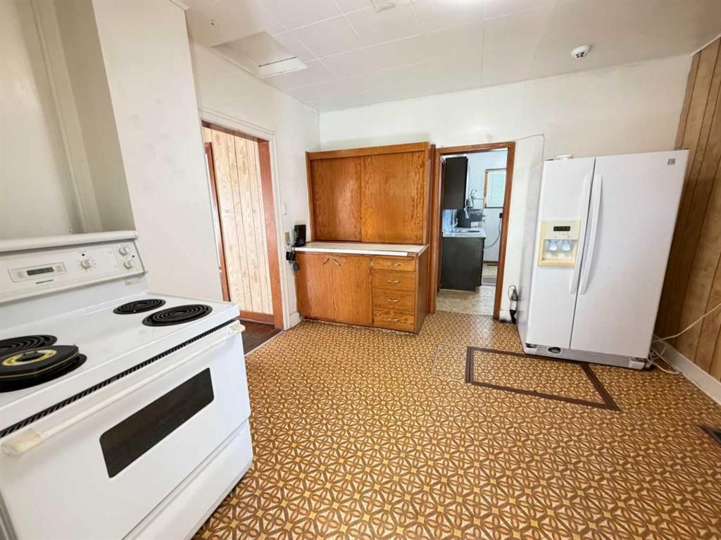 5027 46 Avenue  - Photo 10