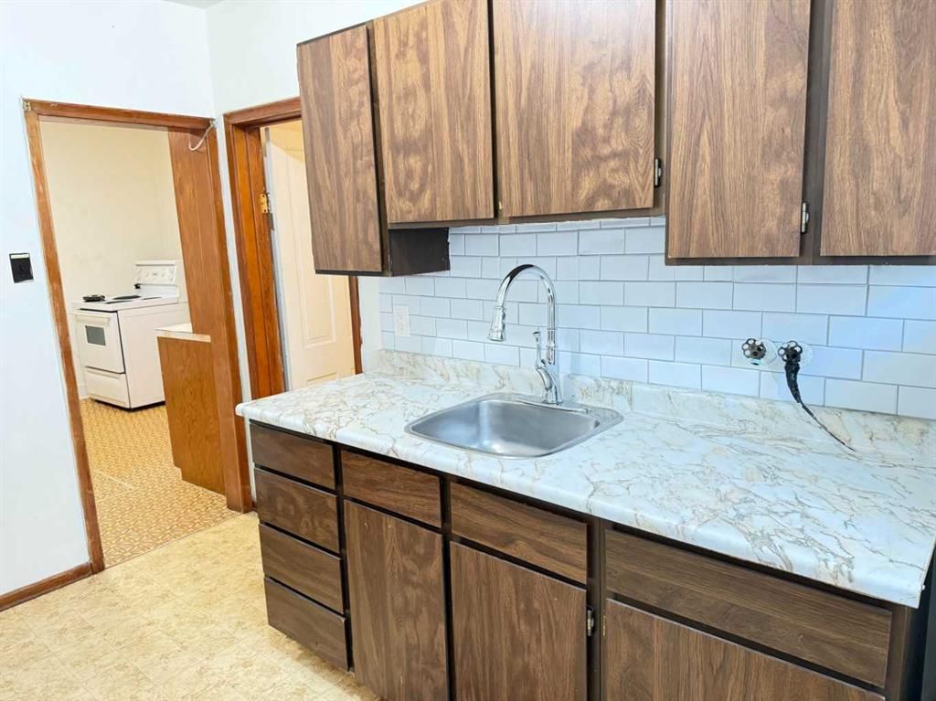 5027 46 Avenue  - Photo 16