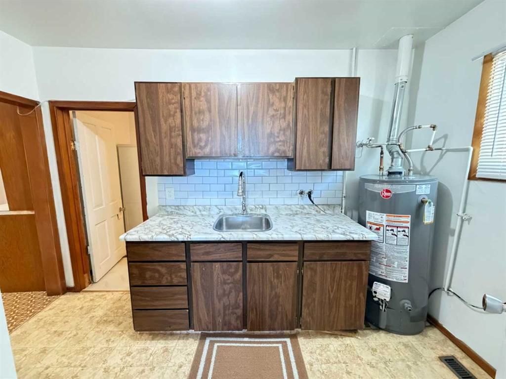 5027 46 Avenue  - Photo 17