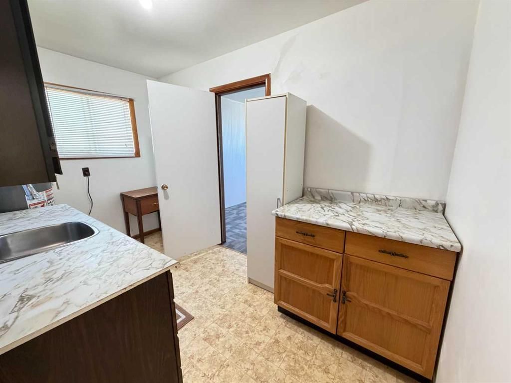 5027 46 Avenue  - Photo 19