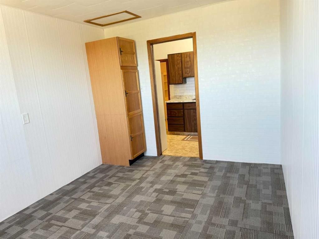 5027 46 Avenue  - Photo 21