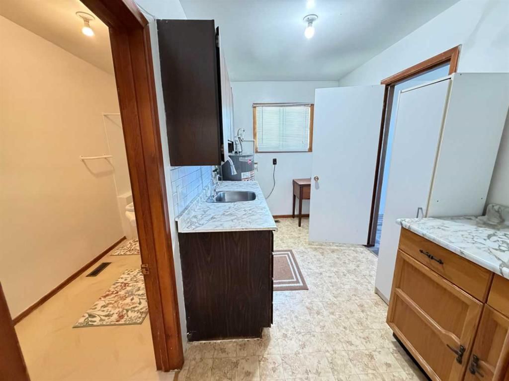 5027 46 Avenue  - Photo 22