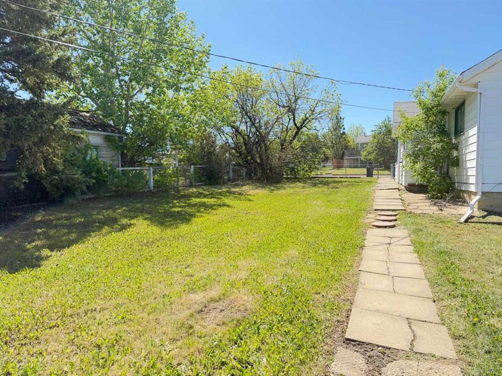 5027 46 Avenue  - Photo 29