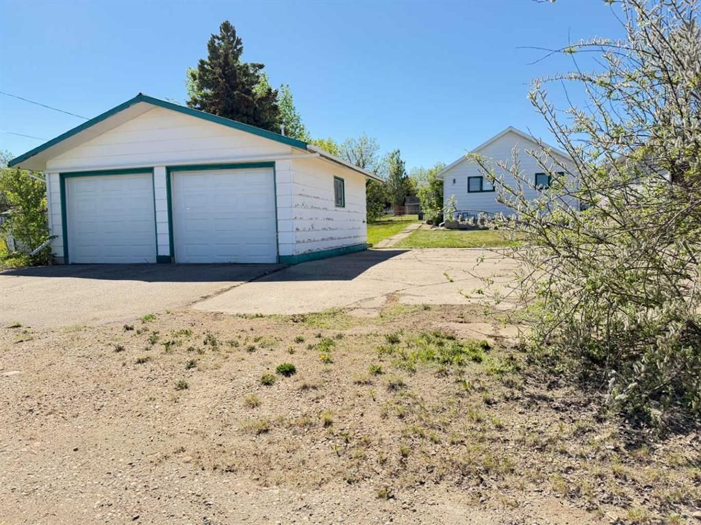 5027 46 Avenue  - Photo 31