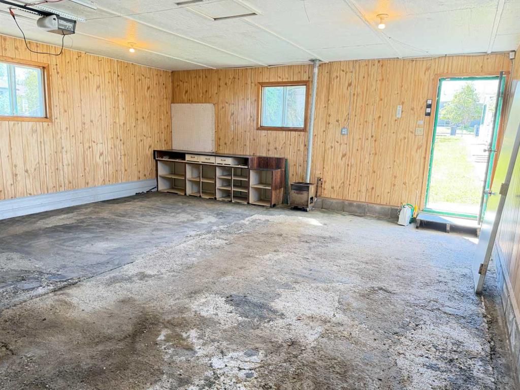 5027 46 Avenue  - Photo 33
