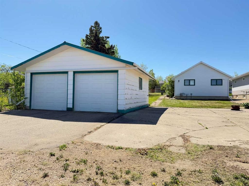 5027 46 Avenue  - Photo 5