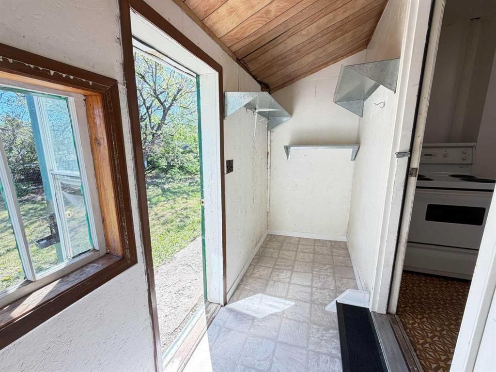 5027 46 Avenue  - Photo 6