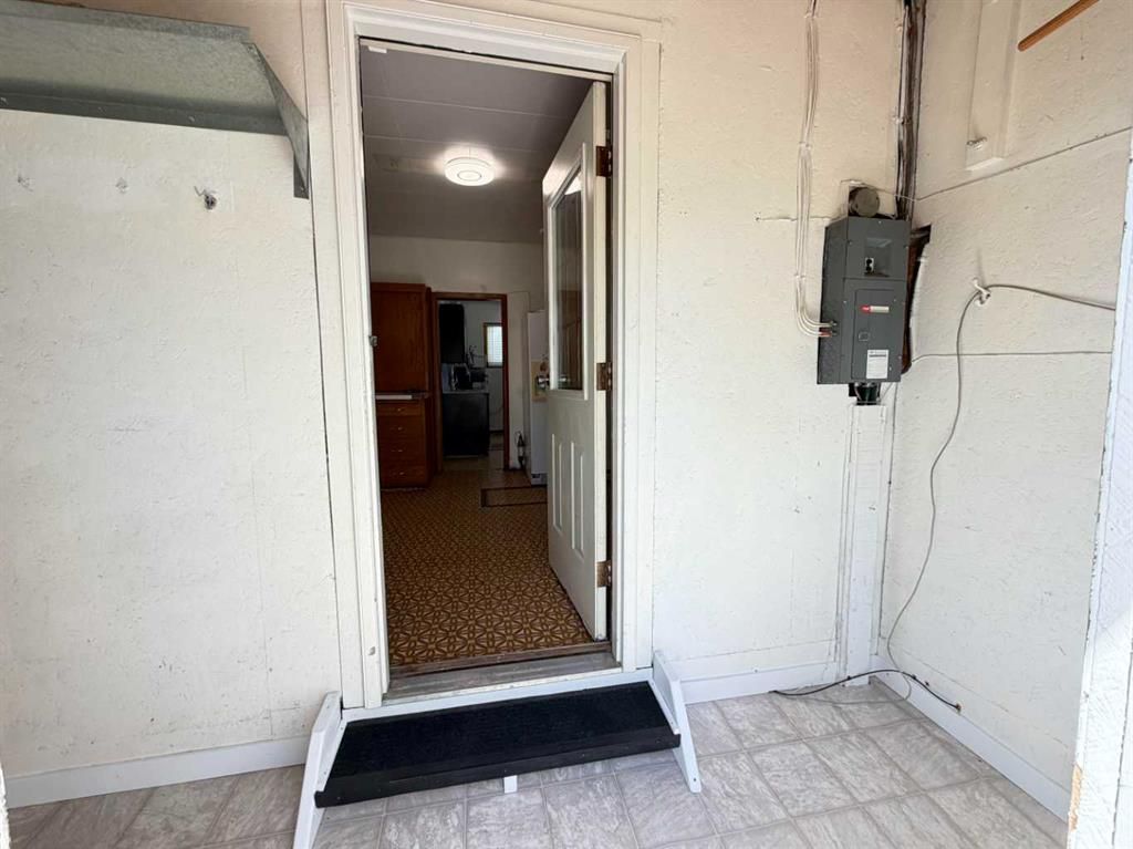 5027 46 Avenue  - Photo 7
