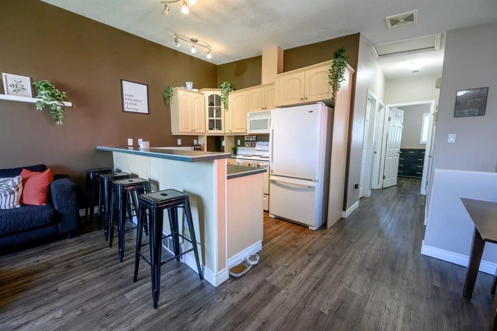 9249 94 Avenue  - Photo 3