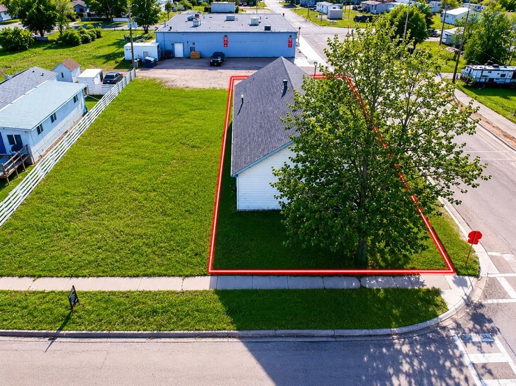 9832 99 Street  - Photo 4
