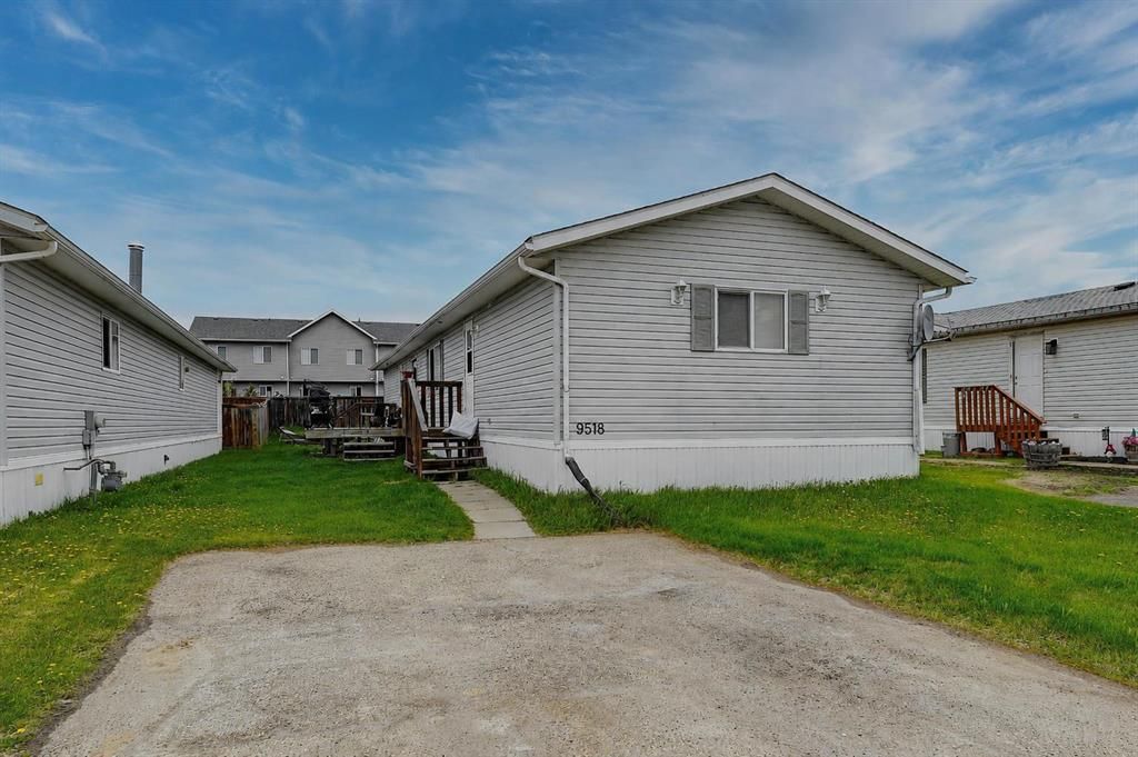9518 111 Avenue  - Photo 1