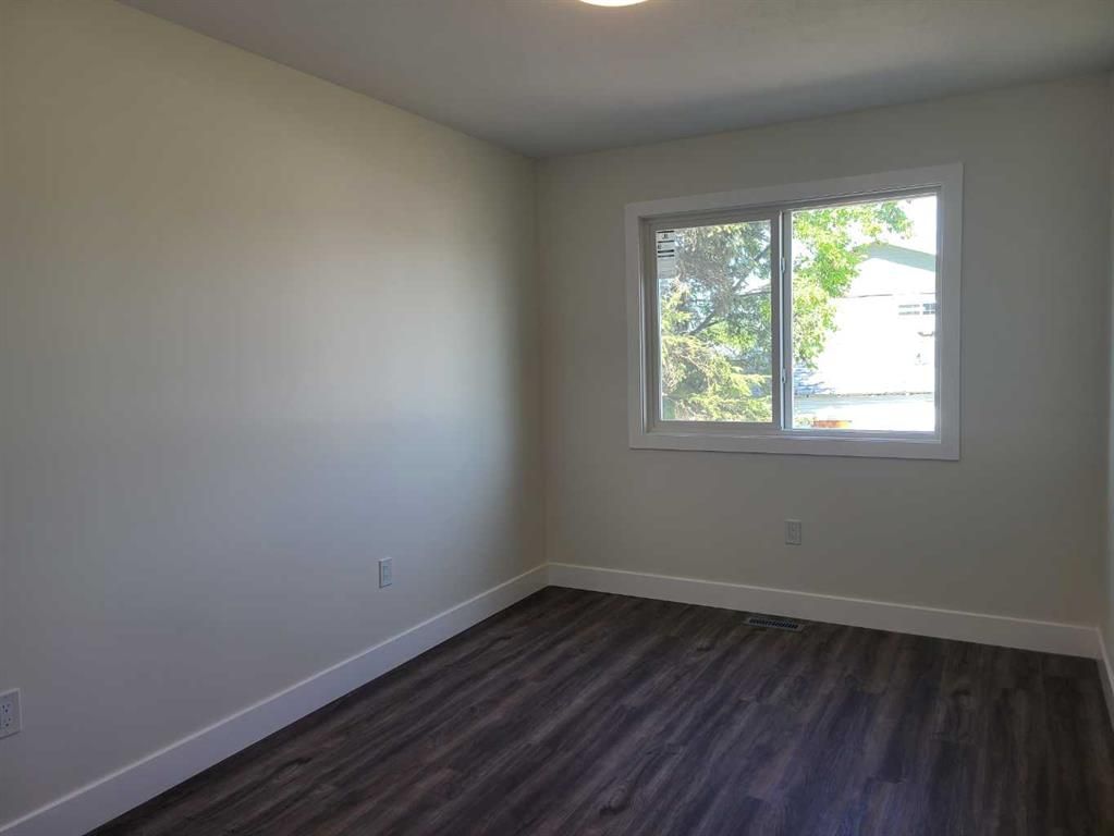 10007 99 Street  - Photo 18