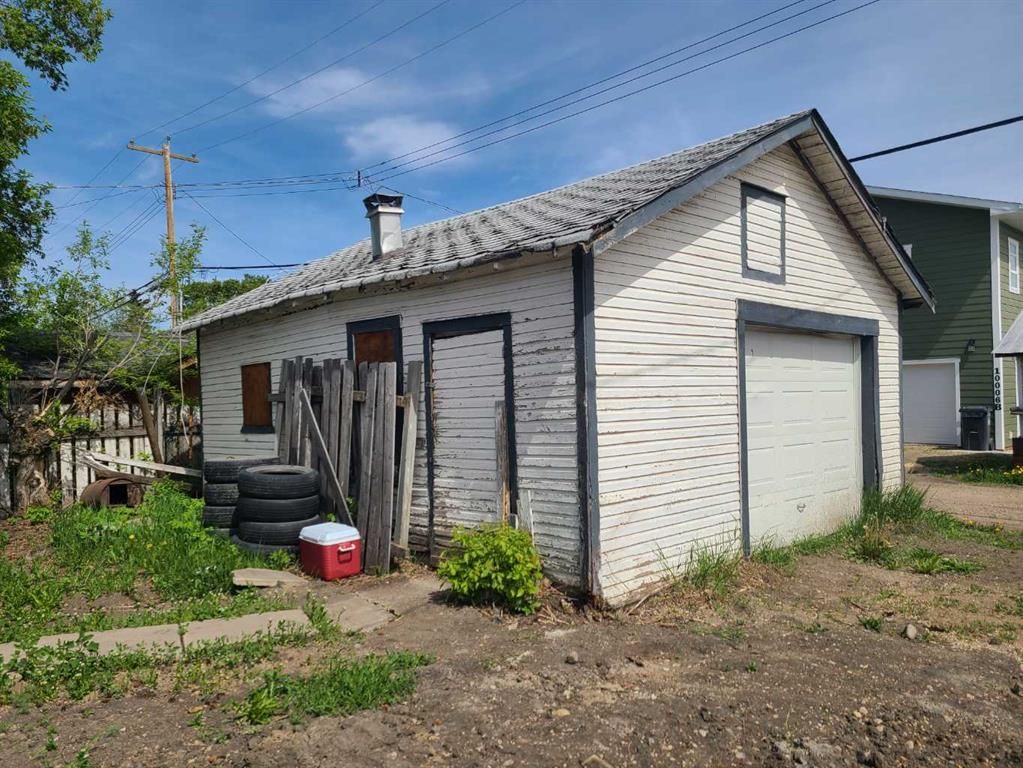 10007 99 Street  - Photo 38