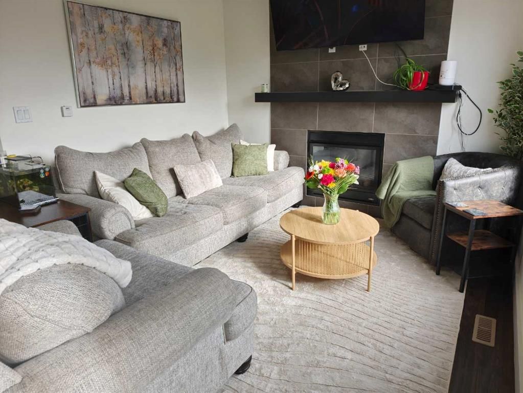 A &amp; B, 12429 103B Street  - Photo 17