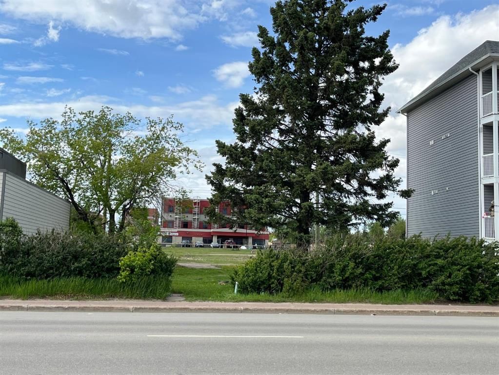 9716 100 Avenue  - Photo 1