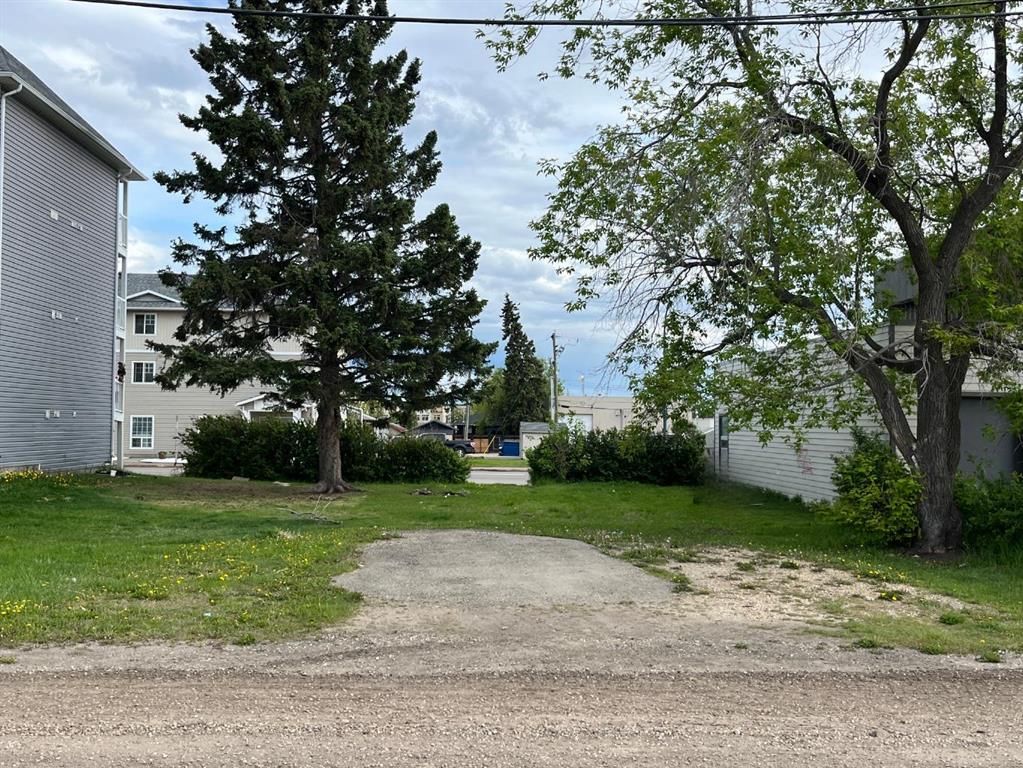 9716 100 Avenue  - Photo 3