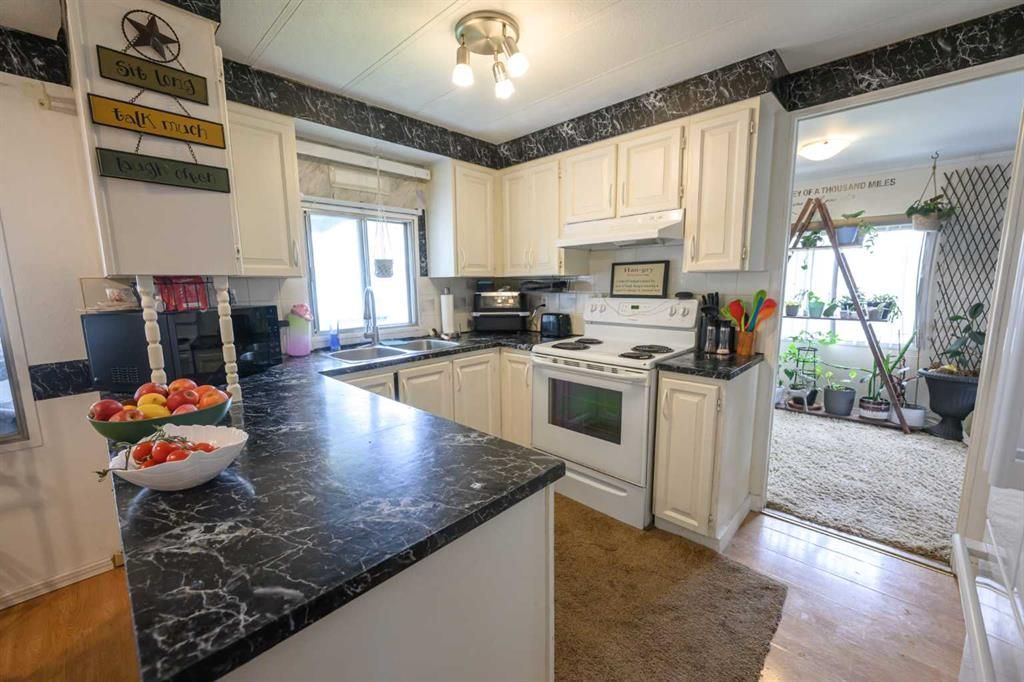 9915 99 Street  - Photo 10