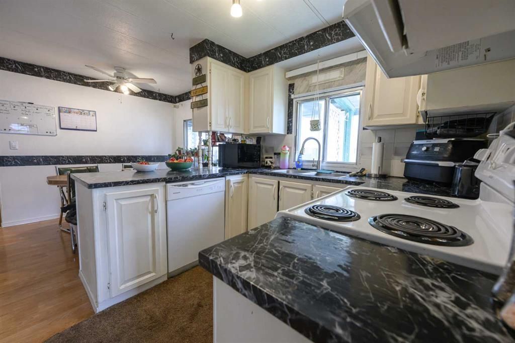 9915 99 Street  - Photo 11