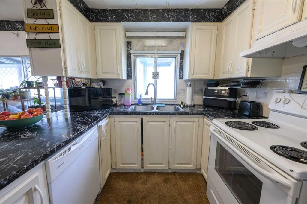 9915 99 Street  - Photo 12