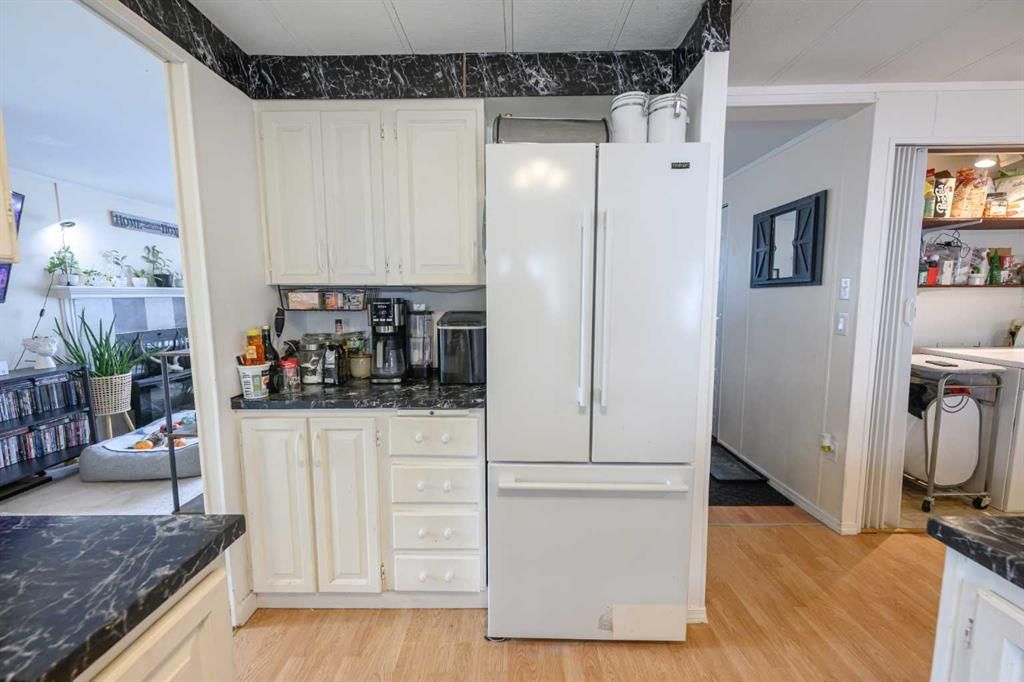 9915 99 Street  - Photo 13