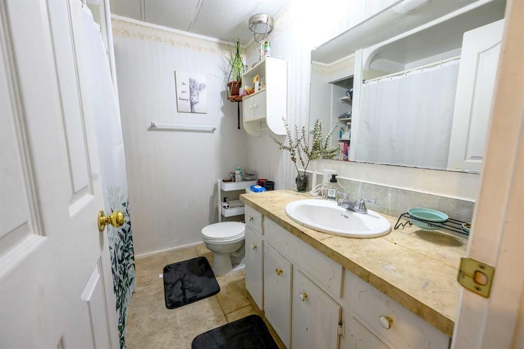 9915 99 Street  - Photo 16